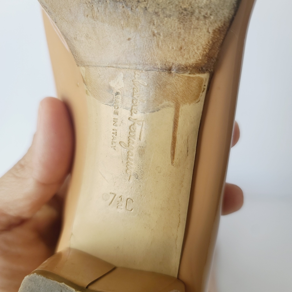 Salvatore Ferrogamo Patent Leather Tan Women's Shoes Size  7.5 - Picture 6 of 7